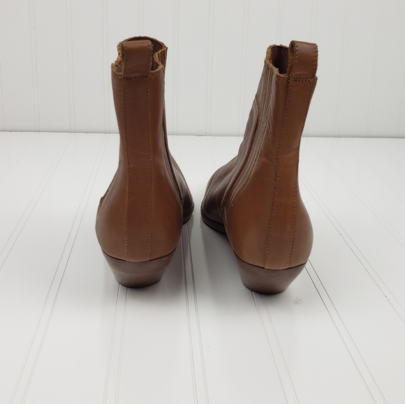 Vince. Eckland tan pointed toe ankle booties - Picture 9 of 12